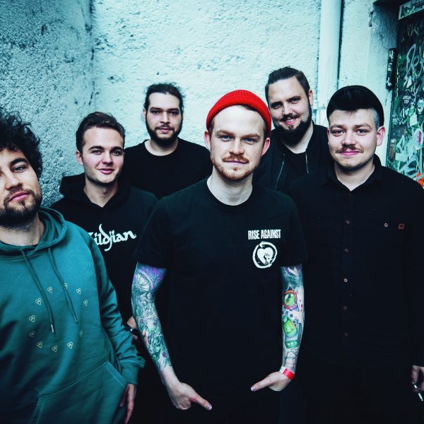 Gruppenbild von YOUTH OKAY, 6 Personen