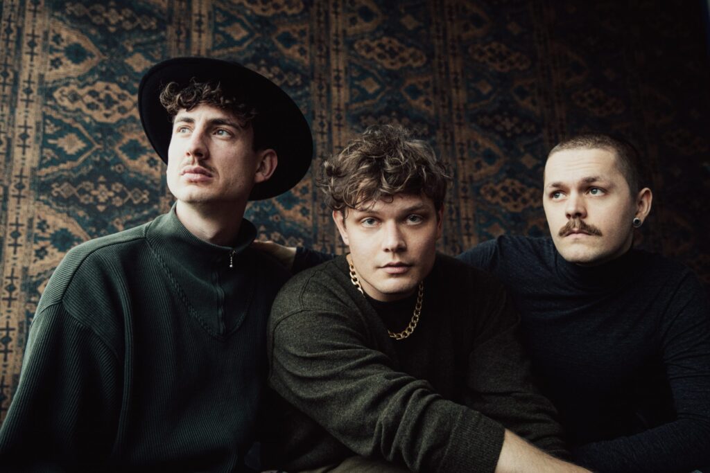 Gruppenbild von ENGIN, 3 Personen