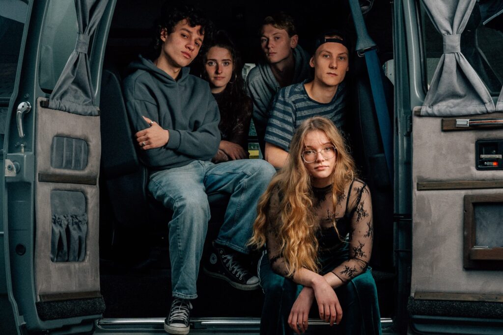 Gruppenbild von THE LIVELINES, 5 Personen